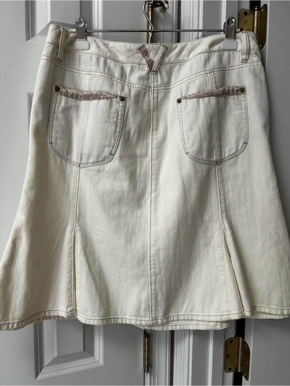 White House Black Market Cream A-Line Skirt with Front Pockets
